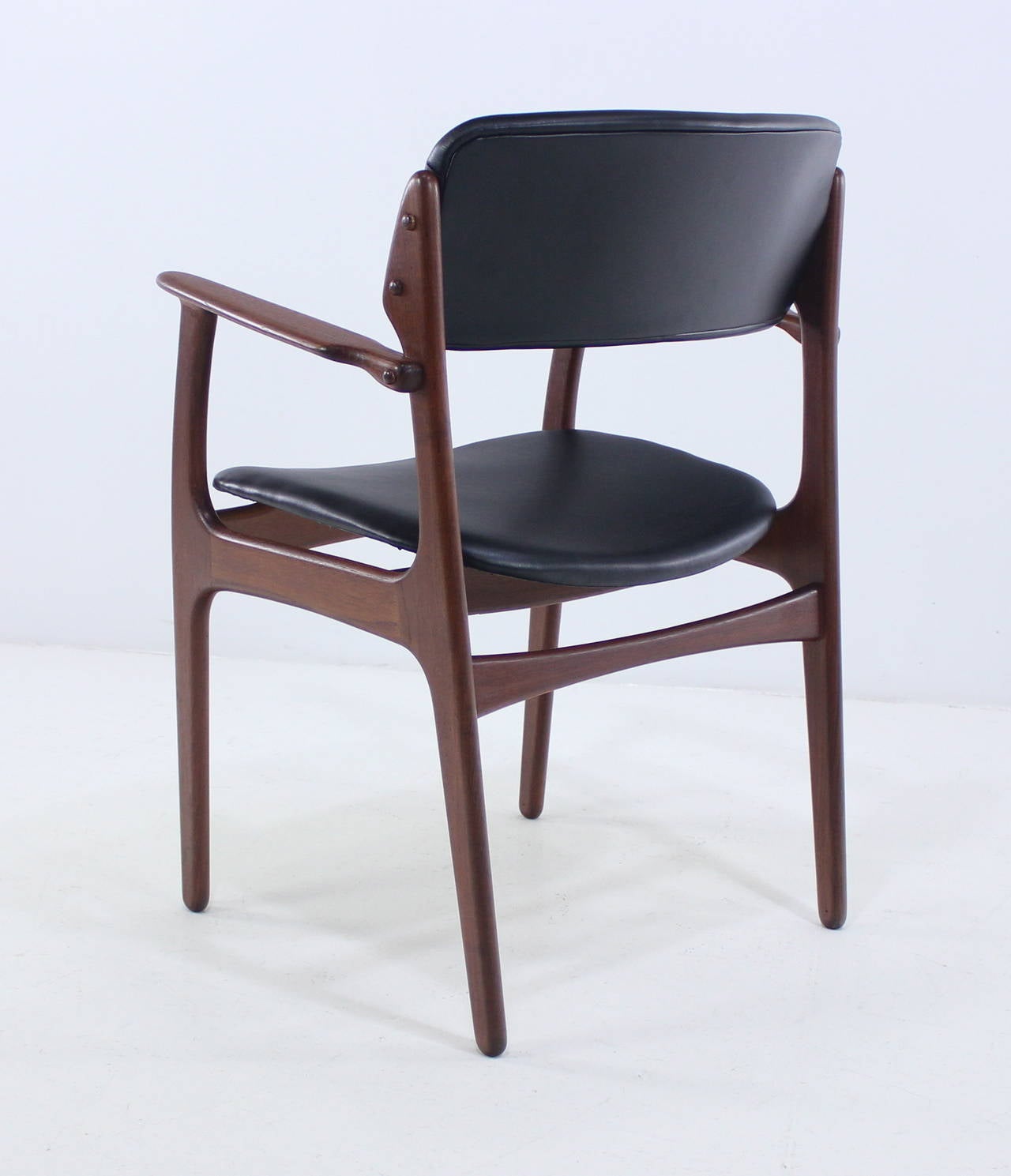 Rare Set of Eight Danish Modern Teak Dining Chairs Designed by Erik Buck For Sale 5