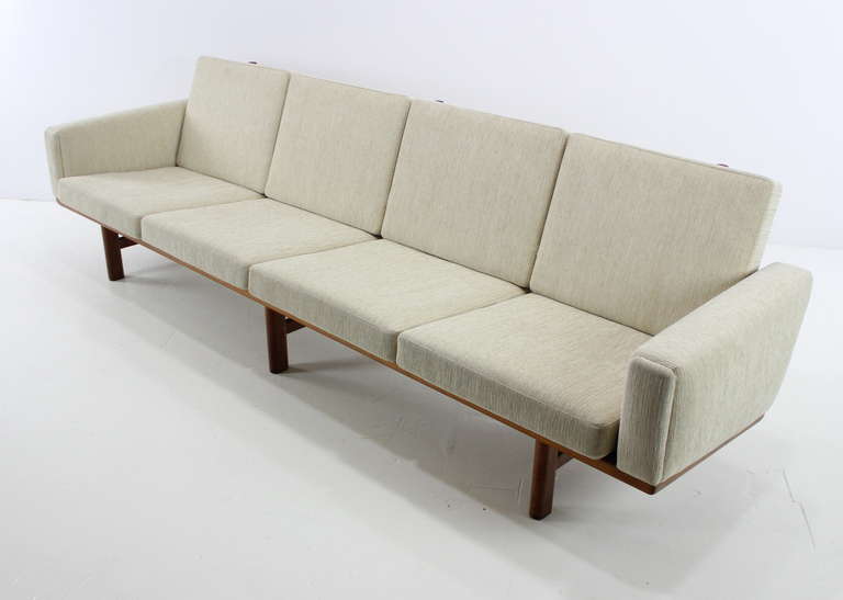 Scandinavian Modern Exceptional Danish Modern Sofa Designed by Hans Wegner For Sale