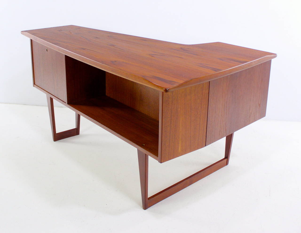 Danish Modern Teak Executive Desk Designed by Peter Løvig Nielsen In Excellent Condition For Sale In Portland, OR