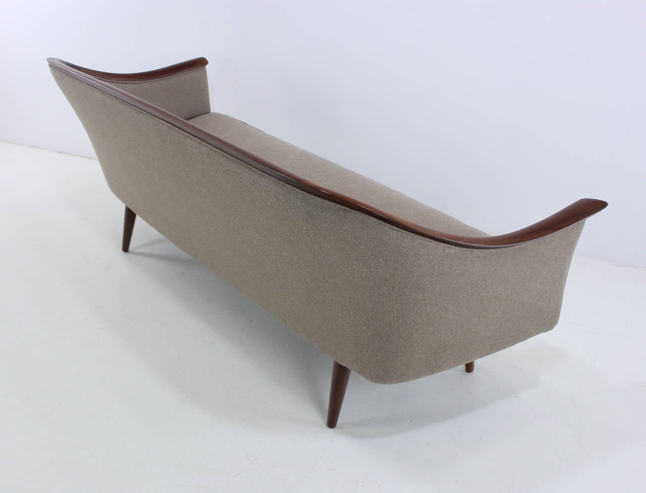 20th Century Elegant Scandinavian Modern Sofa and Chair by Vatne Møbler For Sale
