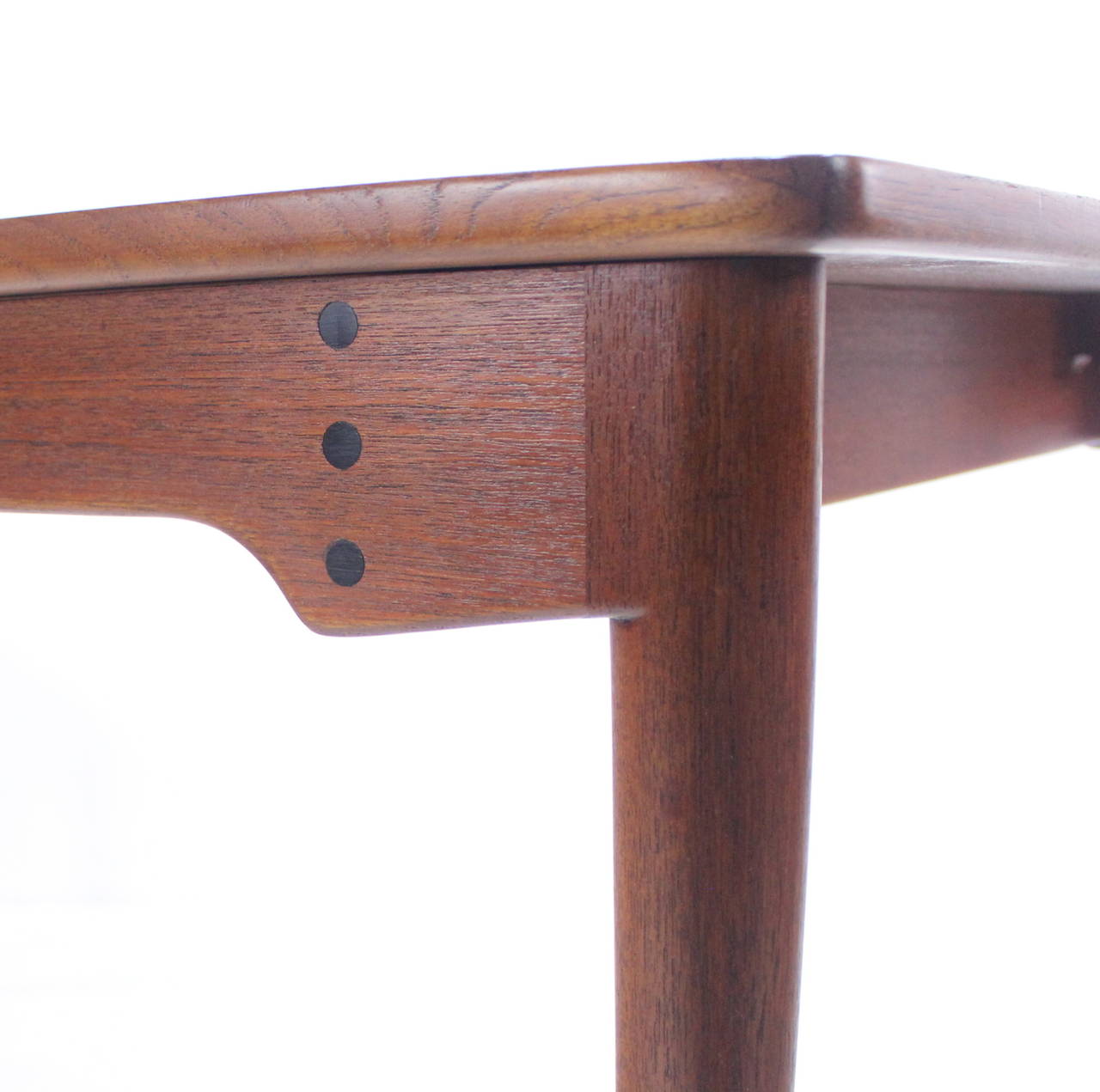 20th Century Rare Danish Modern Dining Table with Two Leaves Designed by Finn Juhl For Sale