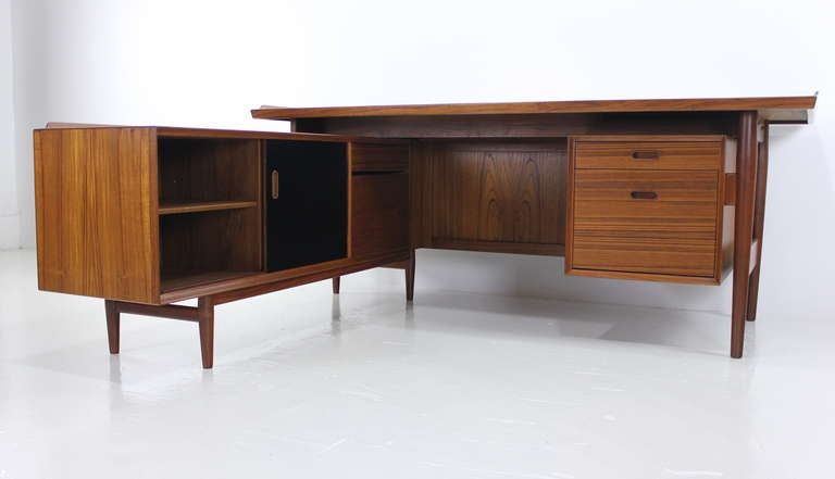 Exceptional Danish Modern Executive Desk Designed by Arne Vodder In Excellent Condition For Sale In Portland, OR