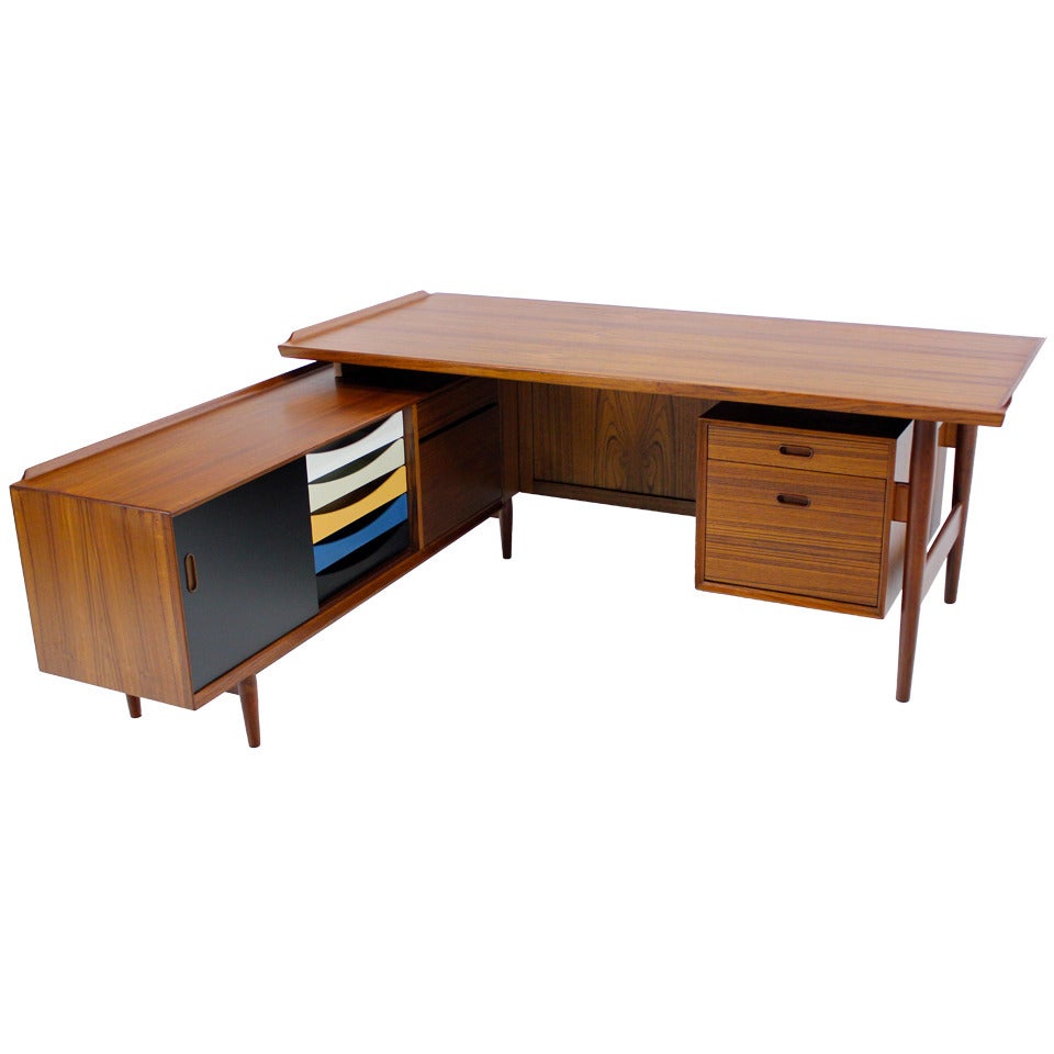 Exceptional Danish Modern Executive Desk Designed by Arne Vodder For Sale