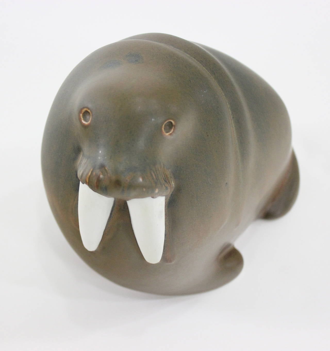 Walrus figure by Arabia.
Porcelain.
Made in Finland.
Matchless quality and price.
Low freight, quick ship.