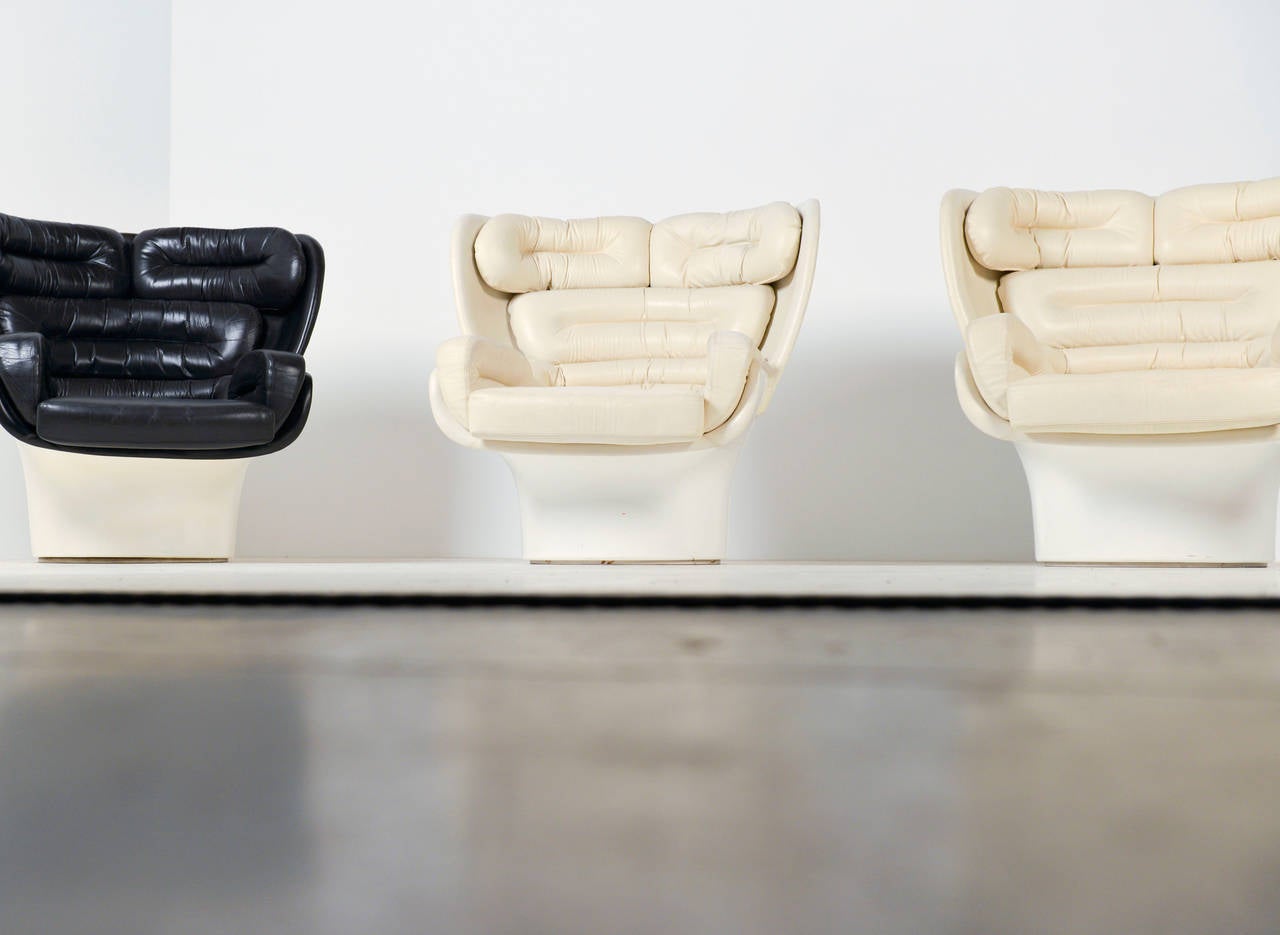 Elda lounge chair
Designed by Joe Colombo in 1963 for Comfort , Italy.
Rotating fibreglass shell with leather covered cushions.
Wonderful ORIGINAL edition lounge chair! 
Black leather and white shell.
(other chairs are sold )
Literature:
Domus 432