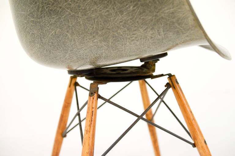 Mid-20th Century Rope edge Charles Eames PAW Walnut Dowel Leg Swivel Chair