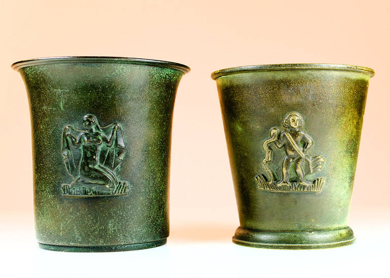 2 beautiful patinated bronze ystad vases.
About 14 cm high