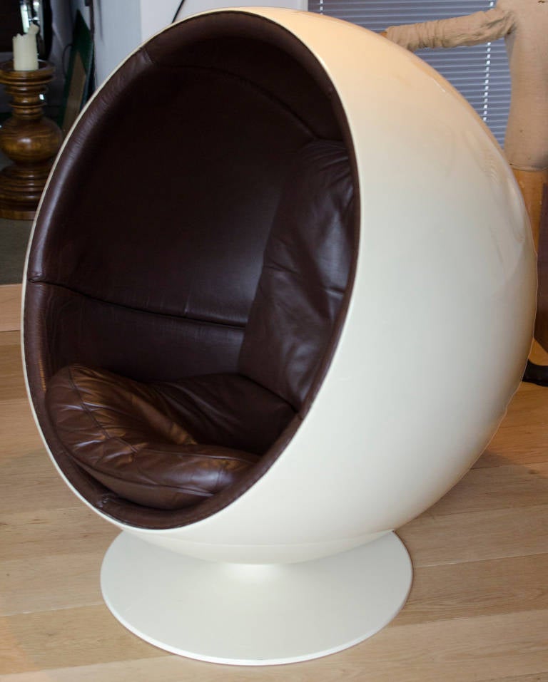 Mid-20th Century Extremely rare Ball chair by Eero Aarnio made by Asko with phone !!