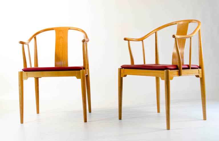 Six China chairs. 
Designed by Hans J. Wegner for Fritz Hansen (1943). 
Cherrywood and loose red leather cushions.
Excellent used condition.