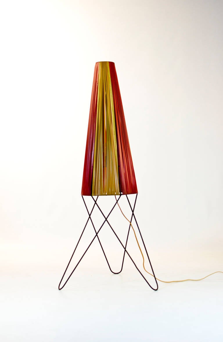Schöne schöne schwedische Stehlampe aus den 1950er Jahren (Mitte des 20. Jahrhunderts) im Angebot