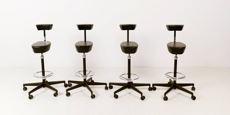 Set of 4 Nelson Perches / barstools.
Designed by George Nelson For Herman Miller.

In good used condition.

Height adjustable.