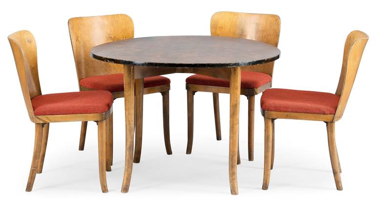 GUNNEL NYMAN, Finland,  (1909- 1948).

Extreme rare DINING GROUP, 5 PCS. 

Stained birch frame, red wool upholstery.
Designed for Boman. 1930s.

Diameter of the table 100 cm.Height 70 cm.