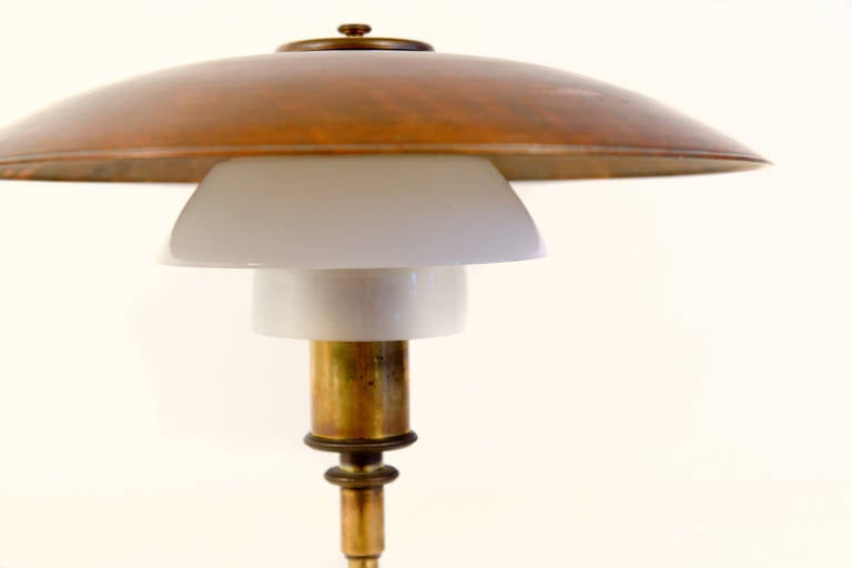 Rare PH 4/3, copper top, amber glass shades, bronze foot.
From 1929-1930, marked ‘Patented.’
Designed by Poul Henningsen for Louis Poulsen.
About 54 cm high, diameter 40 cm.
In very good condition with nice patina.

I have several PH table