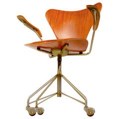 Rare Arne Jacobsen Series 7 Office Chair, Model 3217 with Armrests.