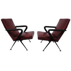 Pair of Friso Kramer 'Repose' leather lounge chairs Ahrend De Cirkel 1960 3