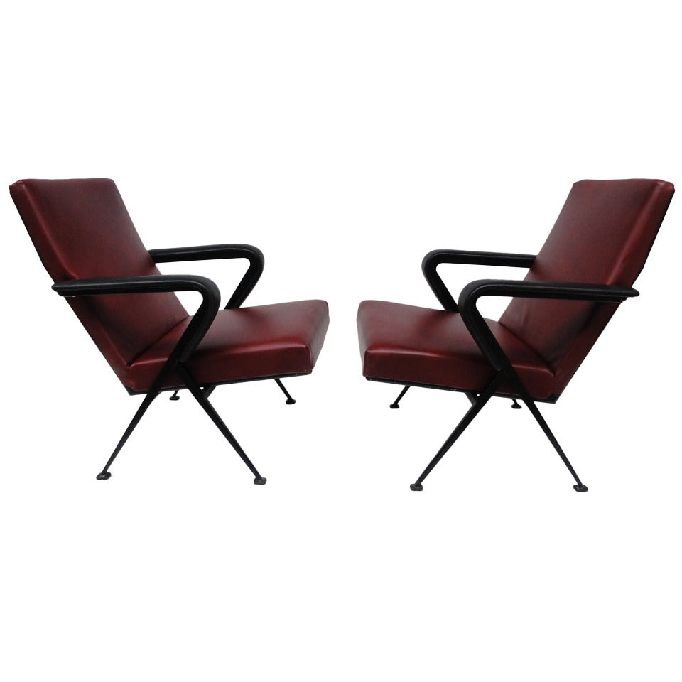 Pair of Friso Kramer 'Repose' Leather Lounge Chairs Ahrend de Cirkel, 1960