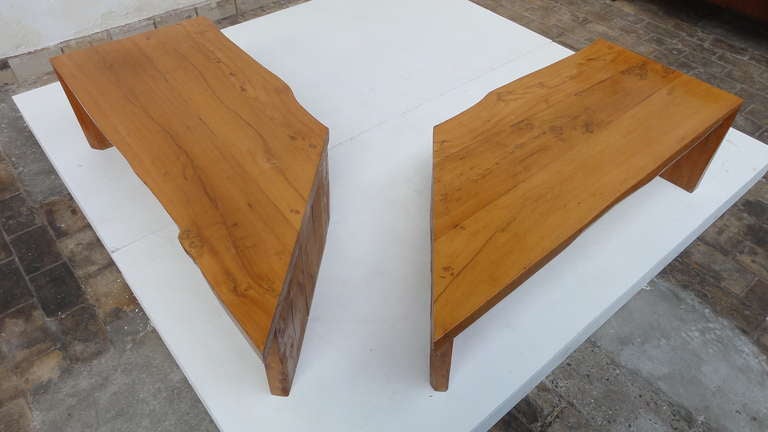 Solid Italian walnut cornertable in 2 pieces that can also be used as a bench

This table was custom made to fit with a Mario Bellini Pianura set for an Italian interior.

Nice grain and wood details in the top with a rustic finish