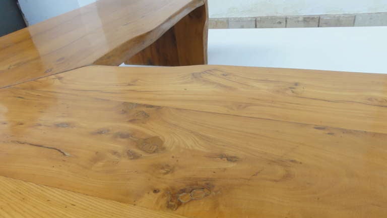 Italian Custom Made Rustic Walnut Corner Table / Bench 1960's In Good Condition In bergen op zoom, NL