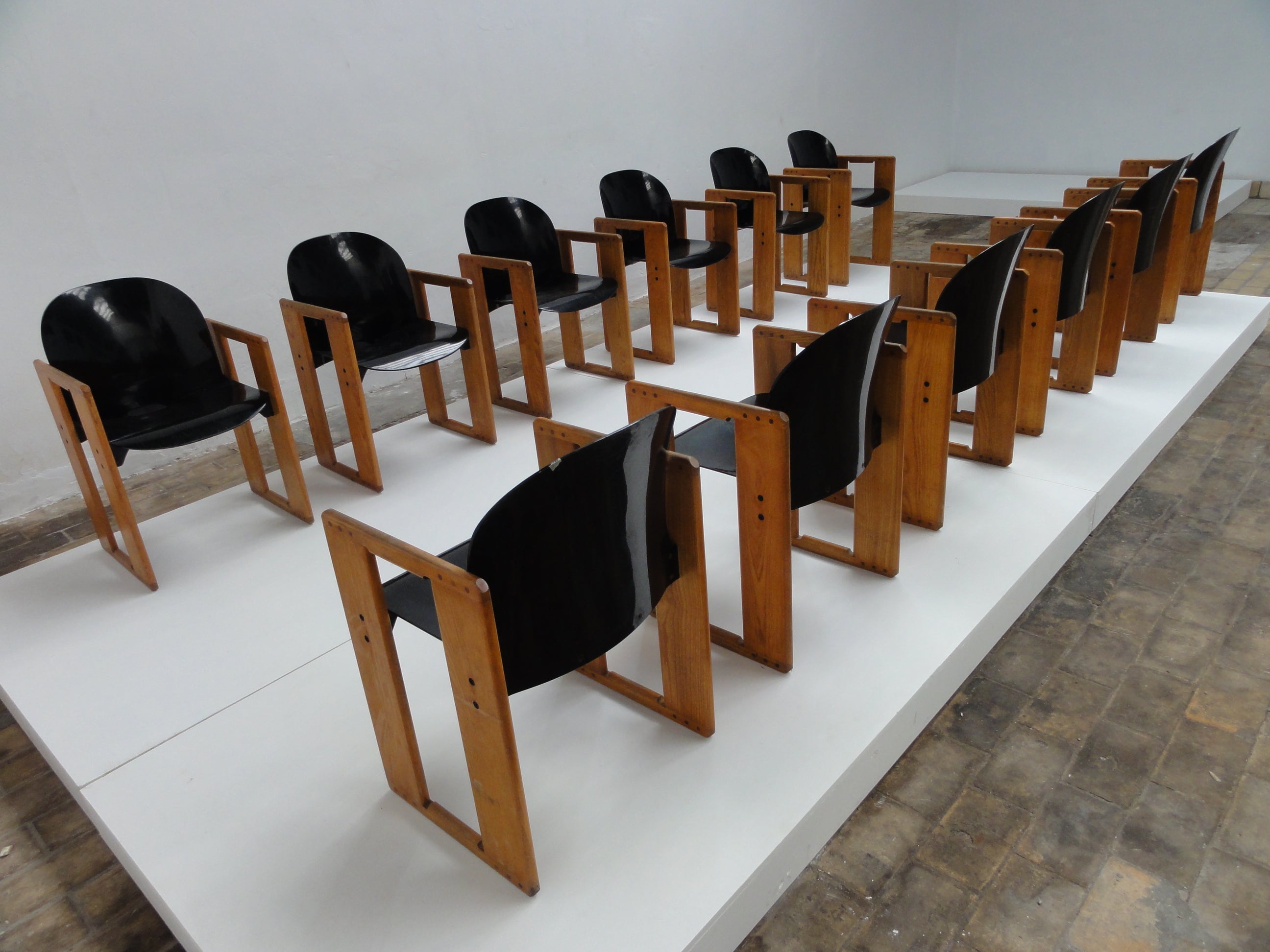 Amazing set of Twelve, Tobia (son of Carlo) and Afra Scarpa “Dialogo” chairs