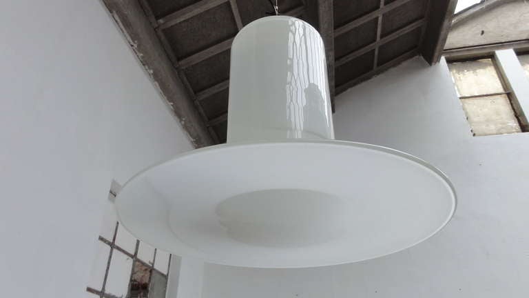 Italian Stunning cylindrical spiral white pendant Vistosi glass by Alessandro Pianon, Italy 1960's For Sale