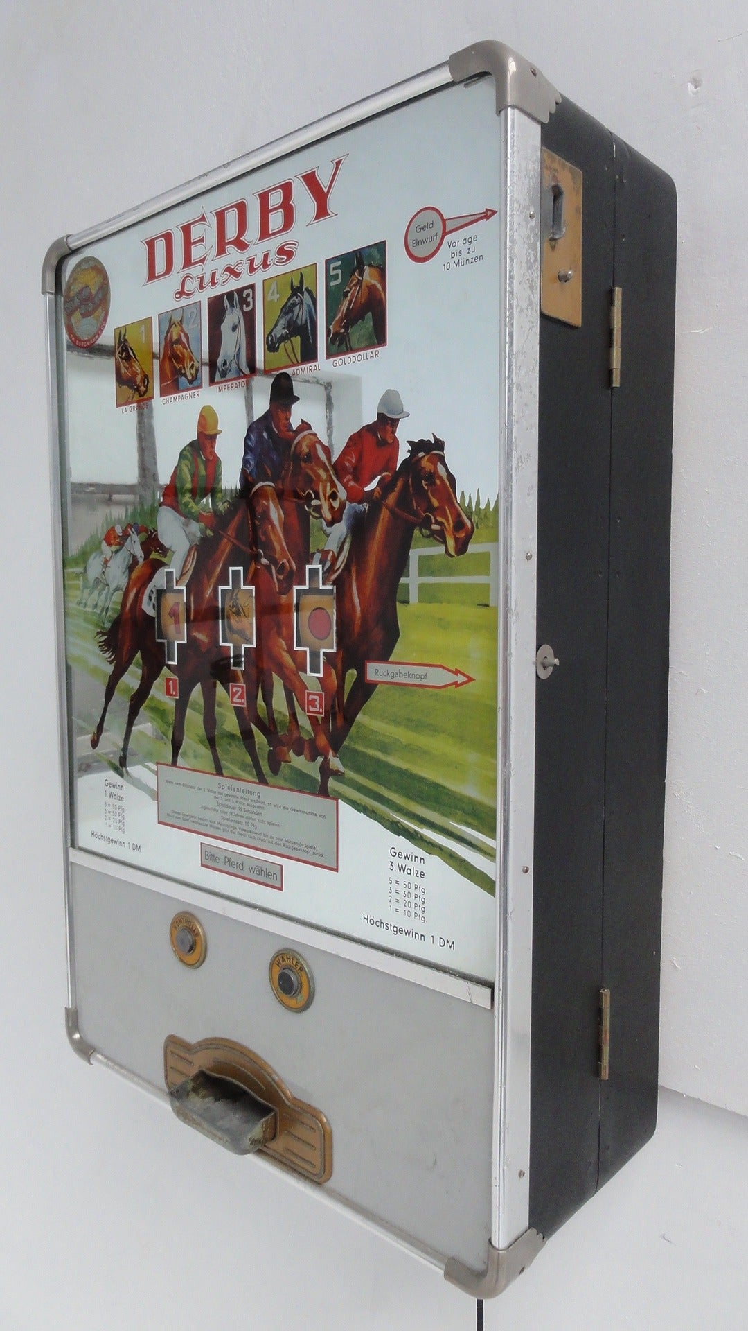 A very rare and fully working German coin machine from 1960 produced by Theodor Bergmann & Co, Hamburg

The Derby Luxus is a horse race themed gambling machine that operates with 10 Pfennigs (jar of coins included) but also works on current 5 Euro