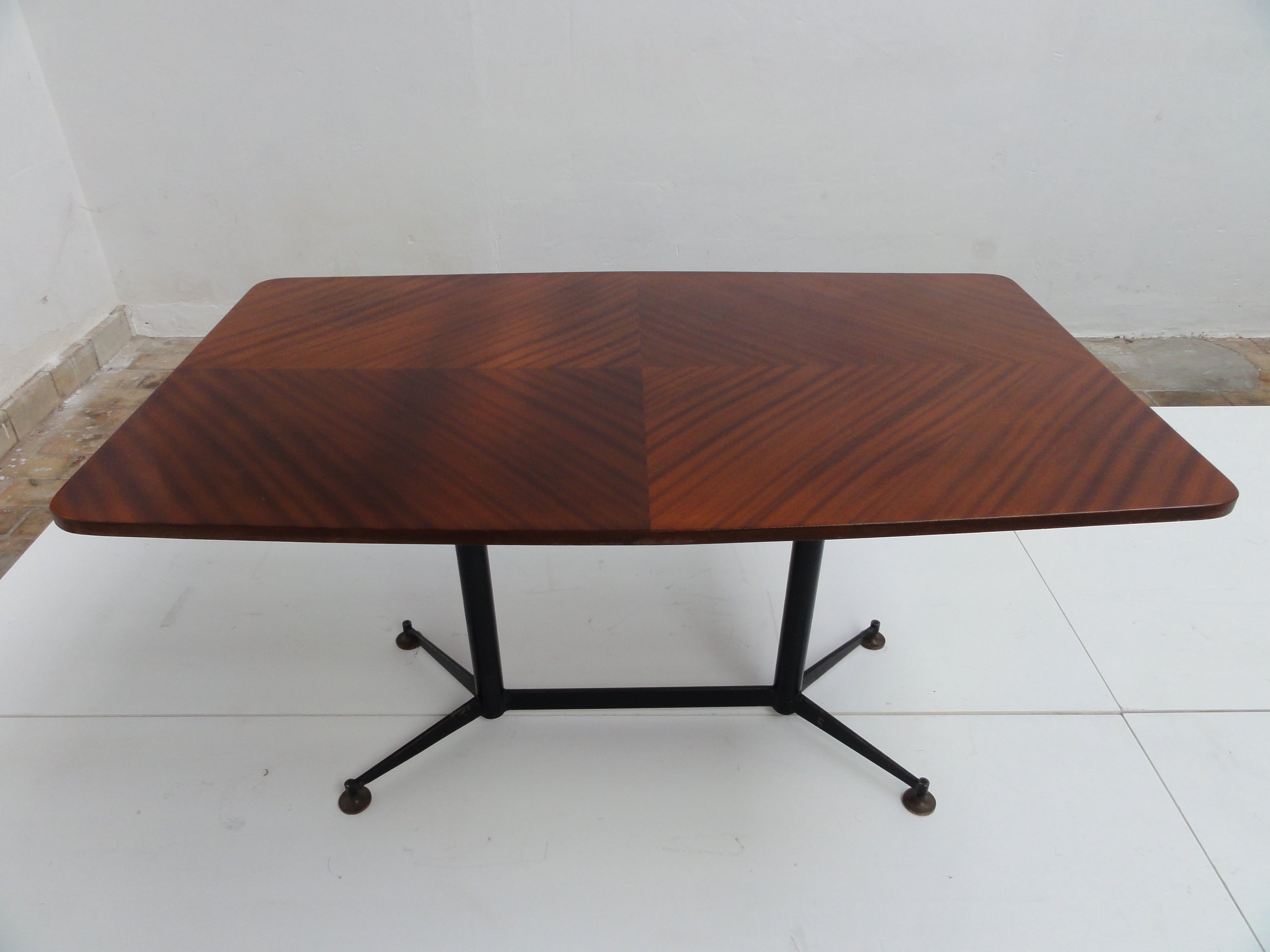 Superb Tulipwood writing table/desk by Ignazio Gardella , 1950