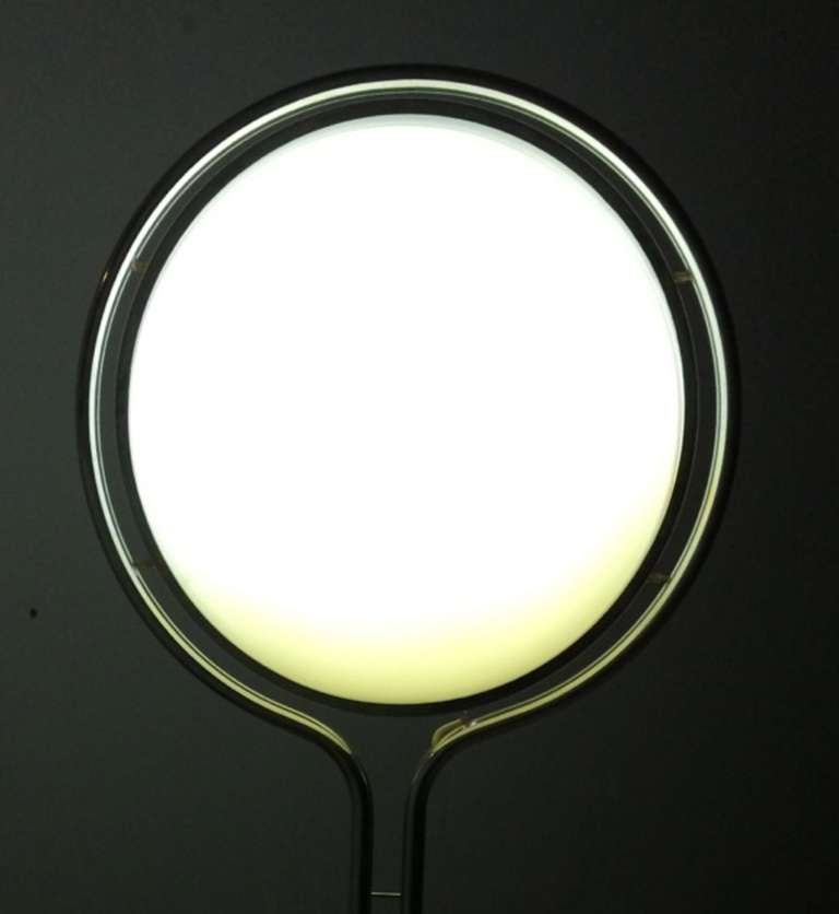 Un rare et magnifique lampadaire par un artiste et sculpteur français.  Collaboration Jean-Pierre Garrault et Henri Delord pour Chabrieres, France 1971. 

La même année, en 1971, Garrault-Delord a organisé une exposition conjointe de leurs