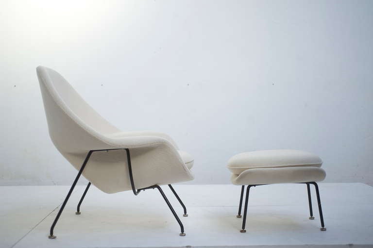 Mid-Century Modern 1950's Eero Saarinen ''Womb Chair'' Knoll International USA edition