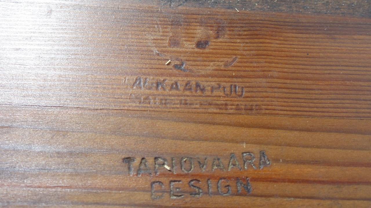Beautiful and rare Pirkka bench by Finnish designer Ilmari Tapiovaara produced by Laukaan Puu in the 1950s.

The bench has a nicely preserved original patina and a true vintage character. 

The bench is brand marked with 'Tapiovaara Design' and