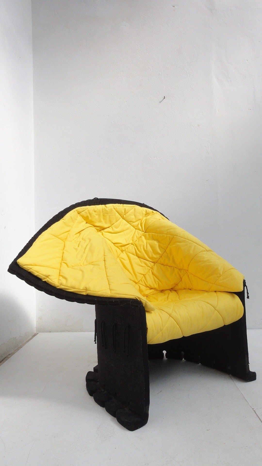 A low back Feltri chair by Gaetano Pesce for Cassina.

This example dates back to the early 1990s and has a new yellow cotton cushion.

A wonderful and playful chair for kids!