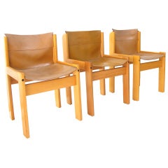 Ensemble de 12 chaises de salle à manger en cuir à assise en bandoulière par Ibisco:: Italie