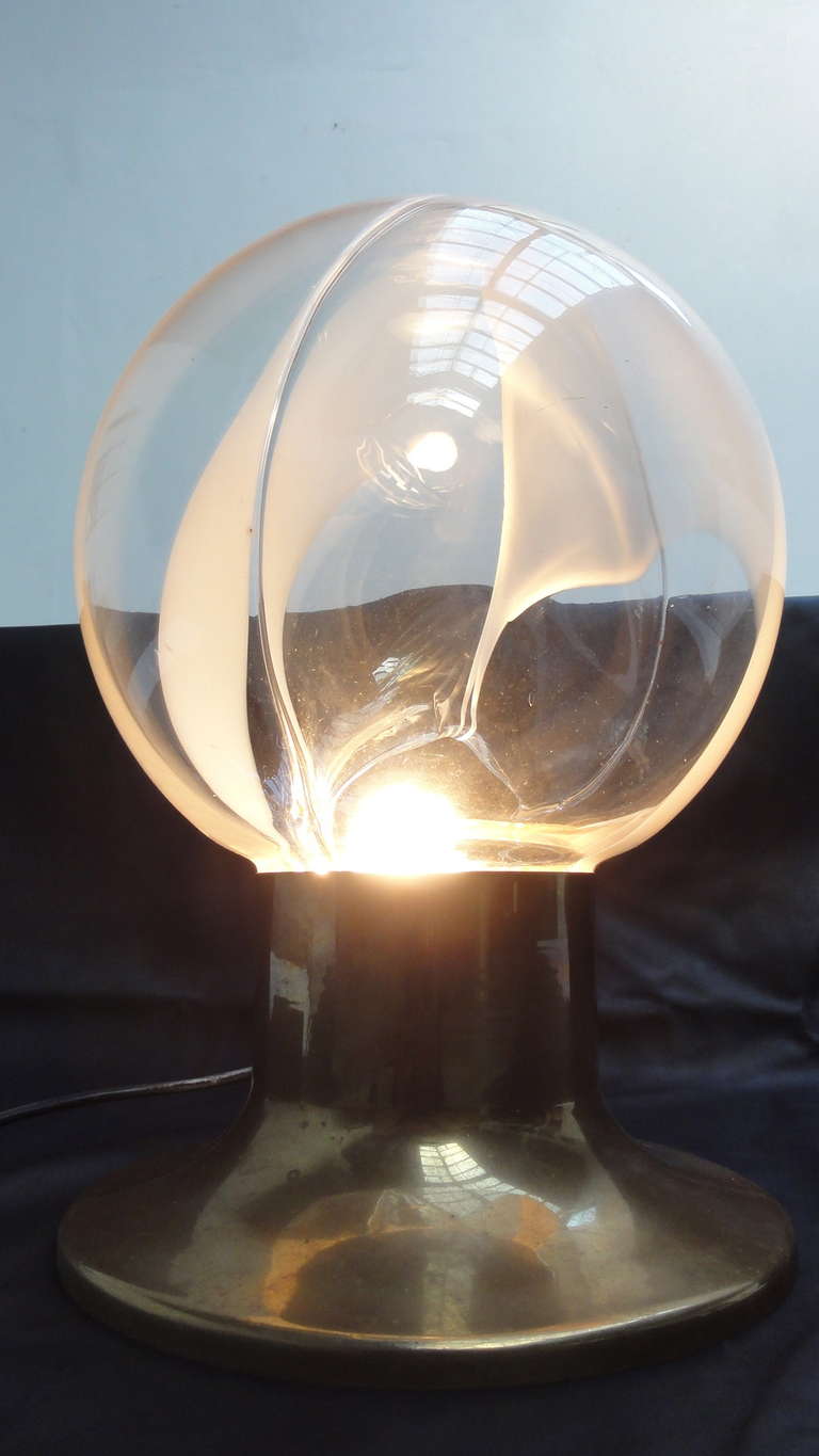 Rare Murano Glass Sphere and Brass Table Lamp by Gino Vistosi, Italy, 1960s In Good Condition In bergen op zoom, NL