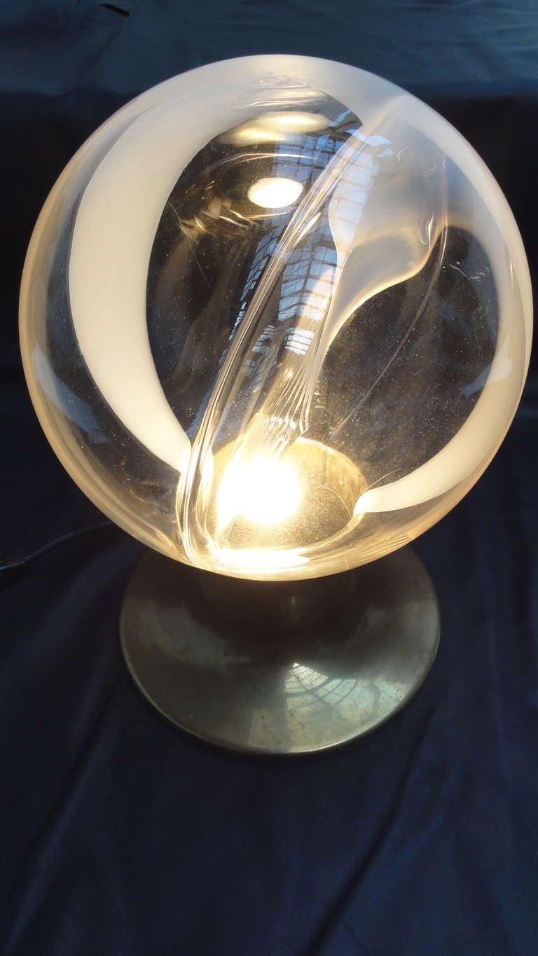 Mid-20th Century Rare Murano Glass Sphere and Brass Table Lamp by Gino Vistosi, Italy, 1960s