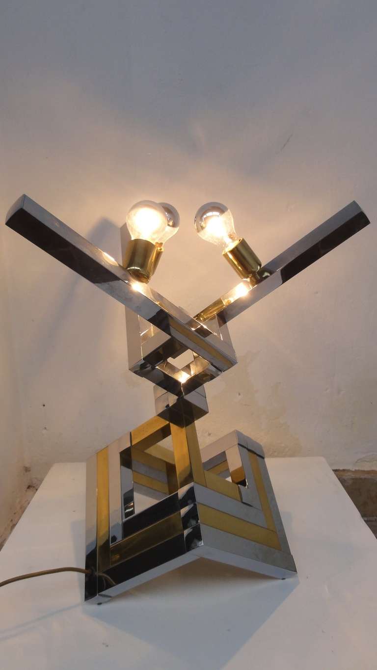 Superbe lampe de bureau géométrique Romeo Rega en laiton et chrome, Italie, années 1970 en vente 3