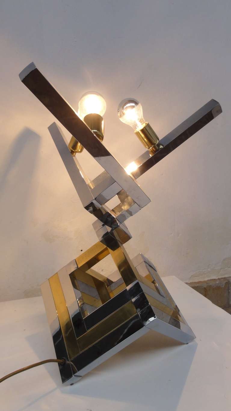 Late 20th Century Stunning Brass & Chrome Geometrical Romeo Rega Table Lamp, Italy 1970s For Sale