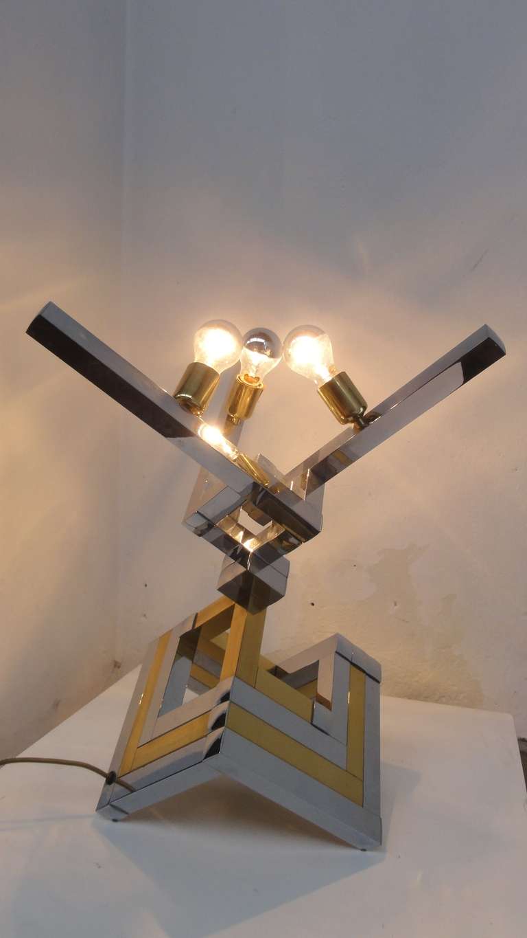 Superbe lampe de bureau géométrique Romeo Rega en laiton et chrome, Italie, années 1970 en vente 1