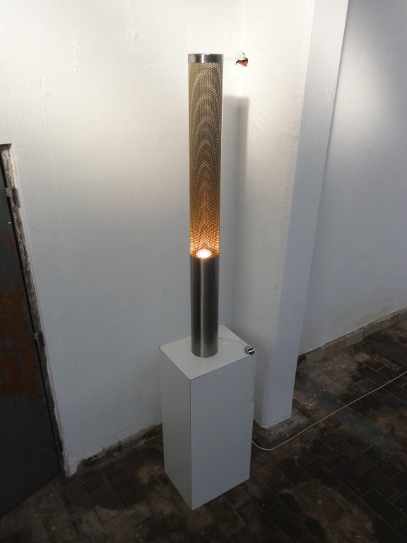 Extremely rare and beautiful floor lamp  designed by master italian architect Gio Ponti  and executed by Gioffredo Reggiani in 1973.

This design was first shown at the prestigious salone di mobile design exhibition in Milan  in 1973.This