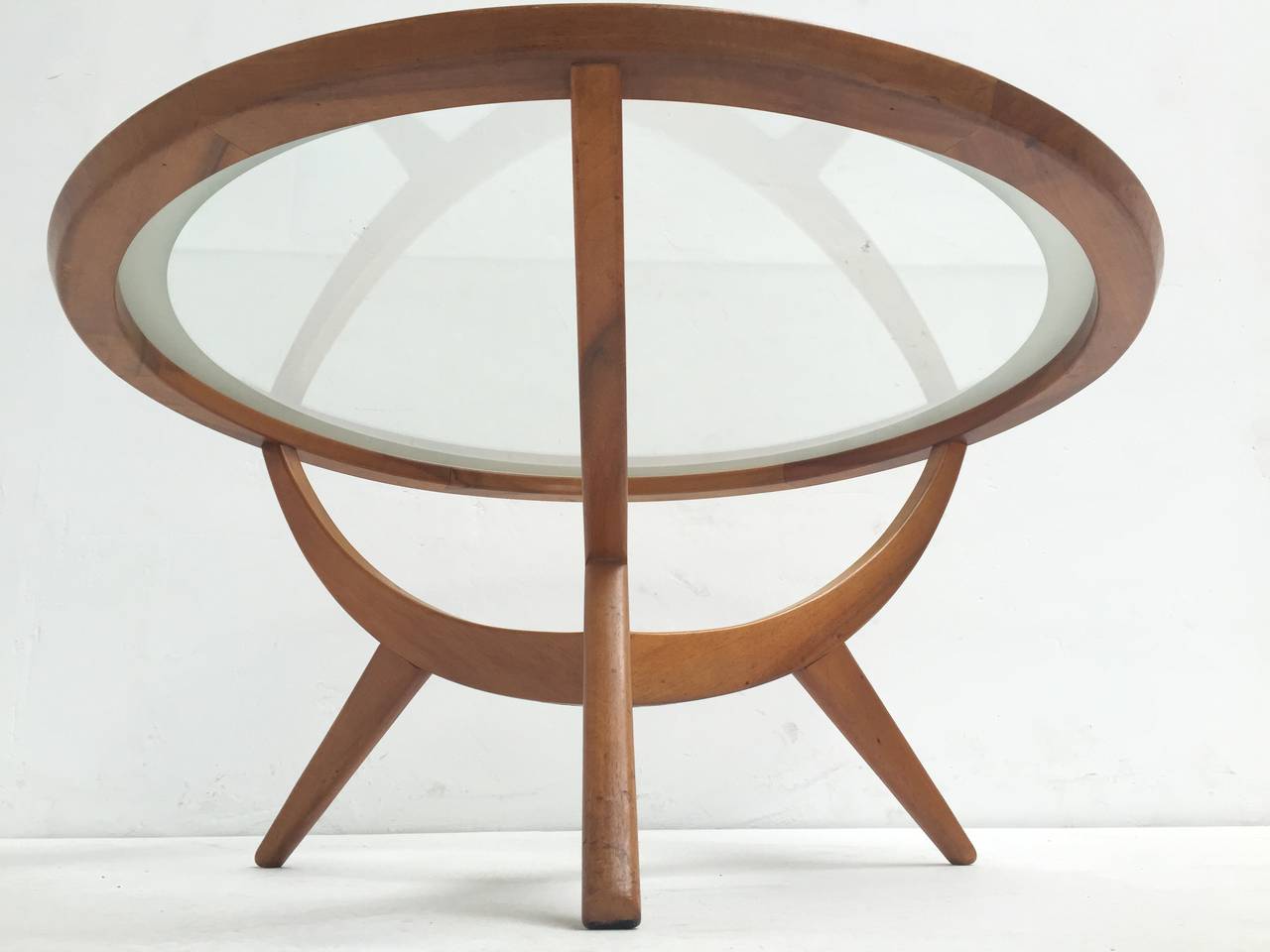 This beautiful round organic design coffee table was purchased at the Bijenkorf in the 1950's

Many Italian furniture was distributed by De Bijenkorf, they sold Cassina (Gio Ponti) 

This table is attributed to Cesare Lacca but we have no