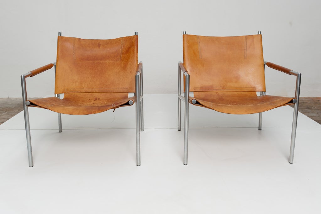 Early edition SZ02 leather easy chairs by Dutch designer Martin Visser
Very nicely aged thick leather
A true icon in Dutch design