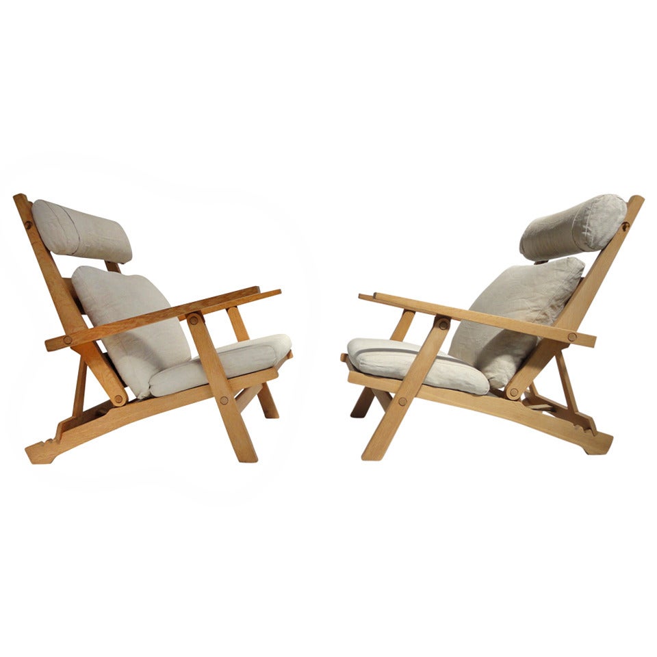 Amazing Pair of Hans Wegner AP71 Reclining Lounge Chairs with Rare Ottomans