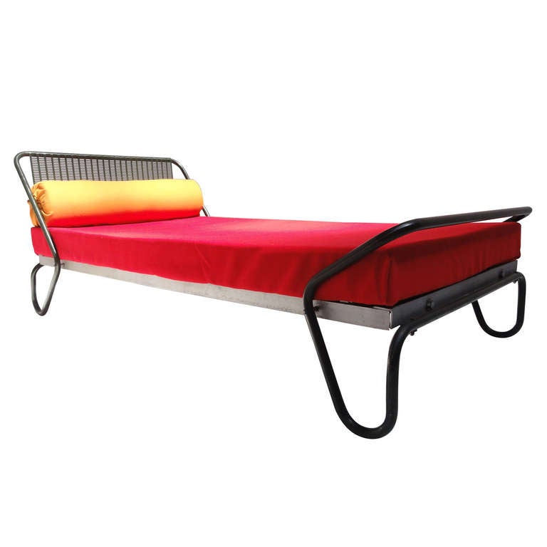 Extremely rare 'Miami' daybed designed by French architect Jacques Hitier (1917-1999) in 1952 and fabricated by Tubauto, France. This design made its debut at the 1953 'Salons des artistes et decorateurs' exhibition in Paris and was commissioned for