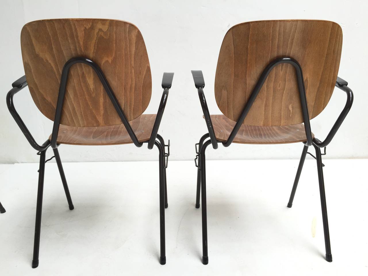 Mid-20th Century Kho Liang Le Stackable and Linkable Chairs with Armrests Model 305 for CAR, 1957 For Sale