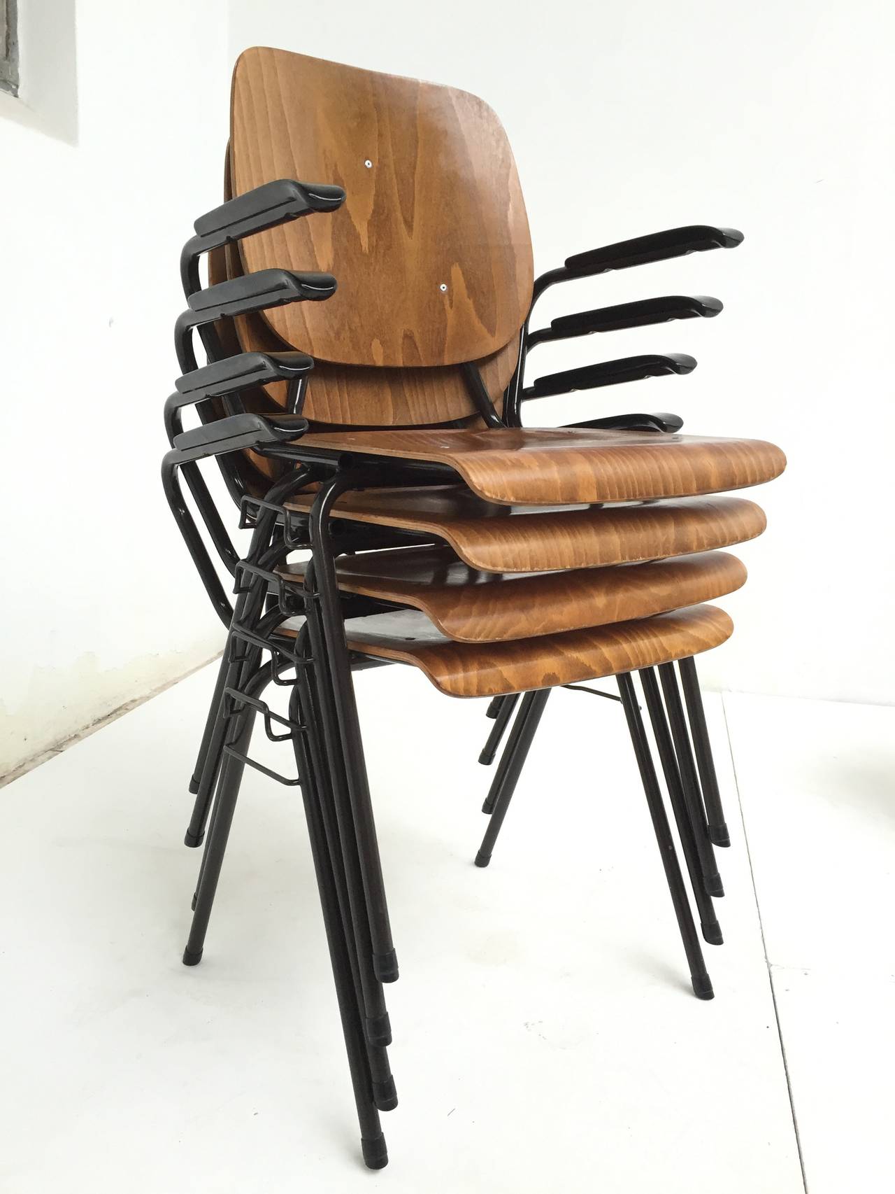 Mid-Century Modern Kho Liang Le Stackable and Linkable Chairs with Armrests Model 305 for CAR, 1957 For Sale