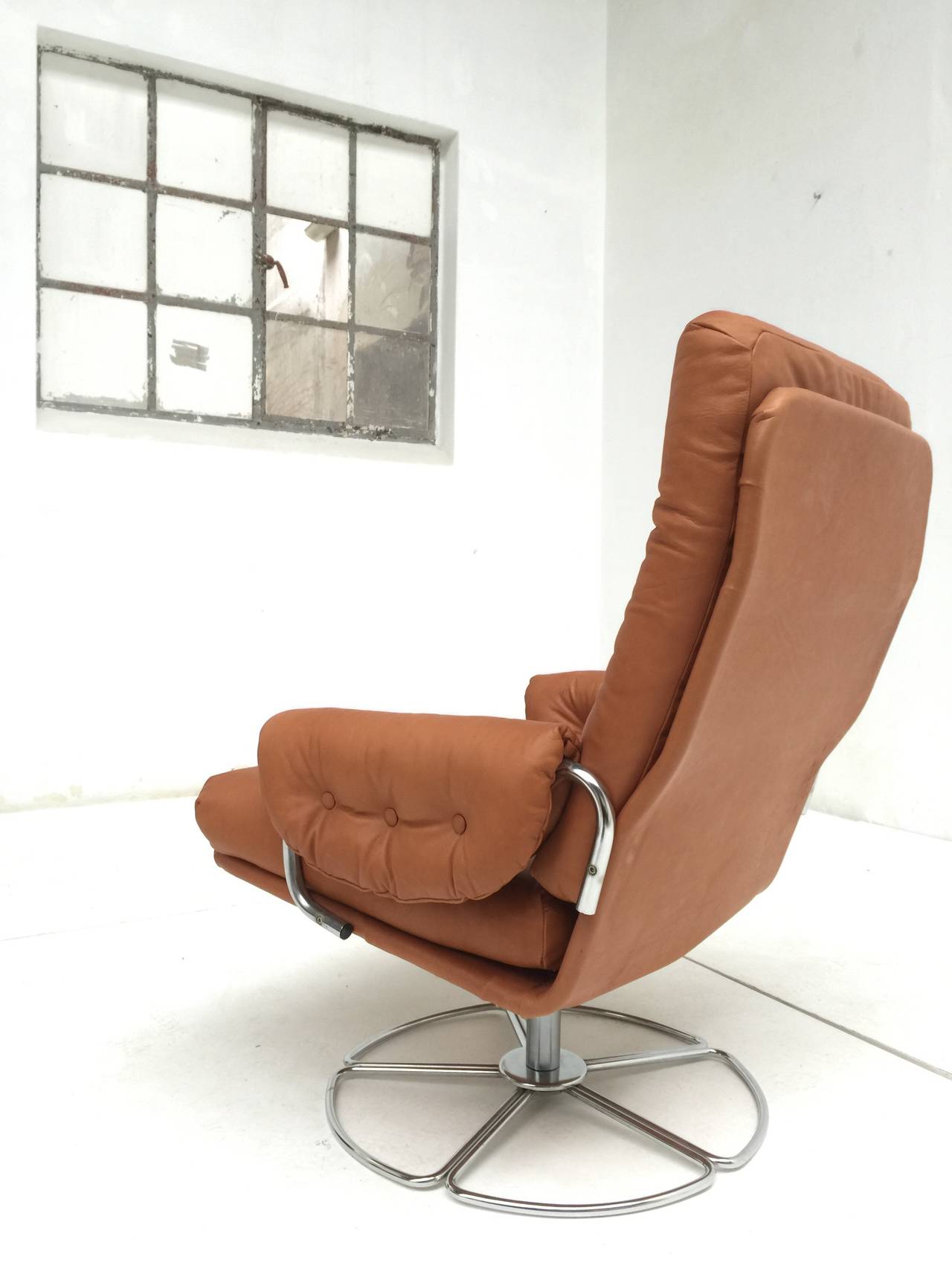 Rare Bruno Mathsson Leather and Chrome Swivel Easy Chair for Dux Sweden 1