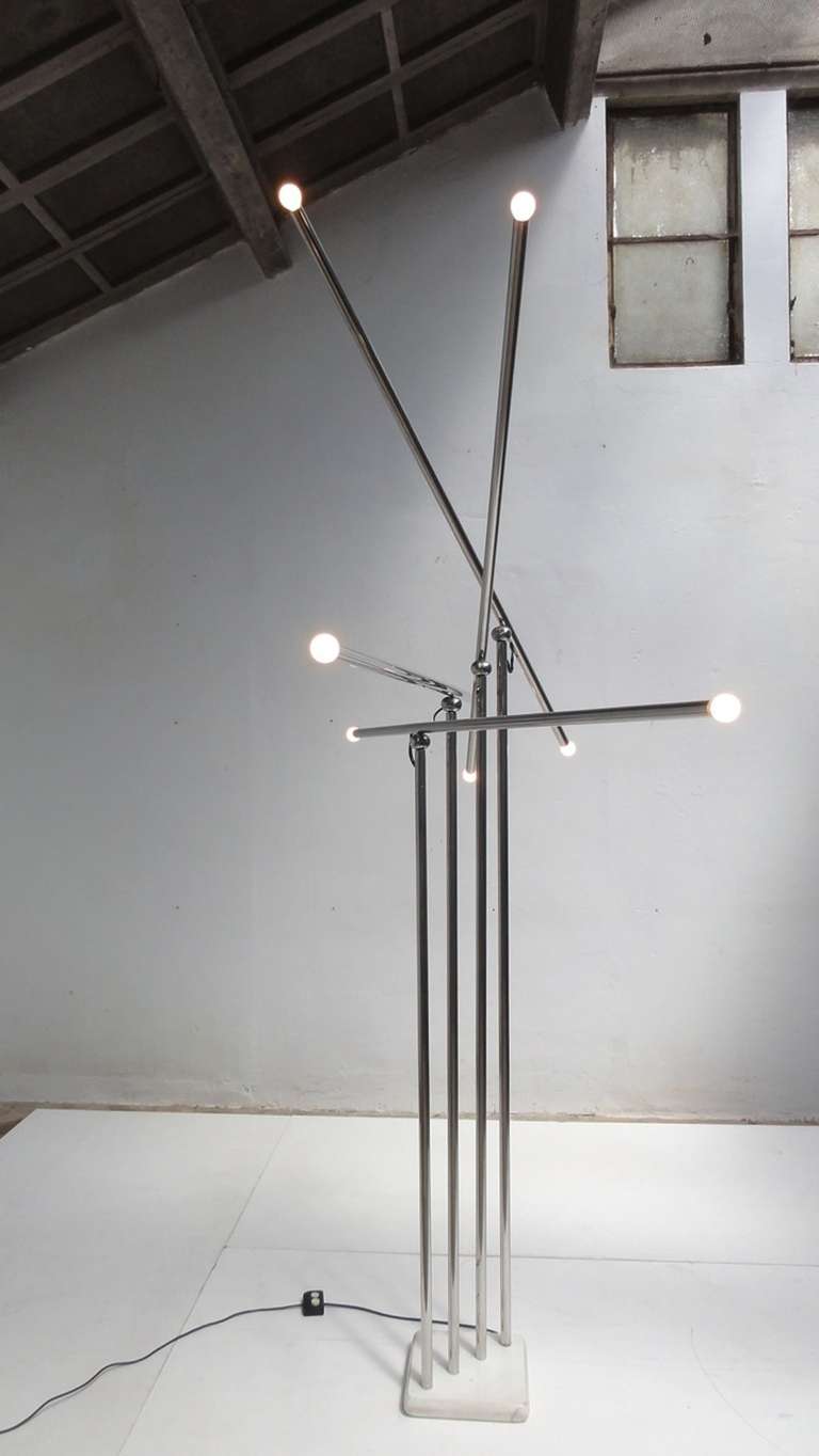 Huge scale and amazing adjustable  1972 'Giraffa' arm light sculpture by italian architect and designer Sergio Moscheni for Selenova,Italy. The construction is of superb quality, chrome plating over a brass structure with a marble base. The lamp