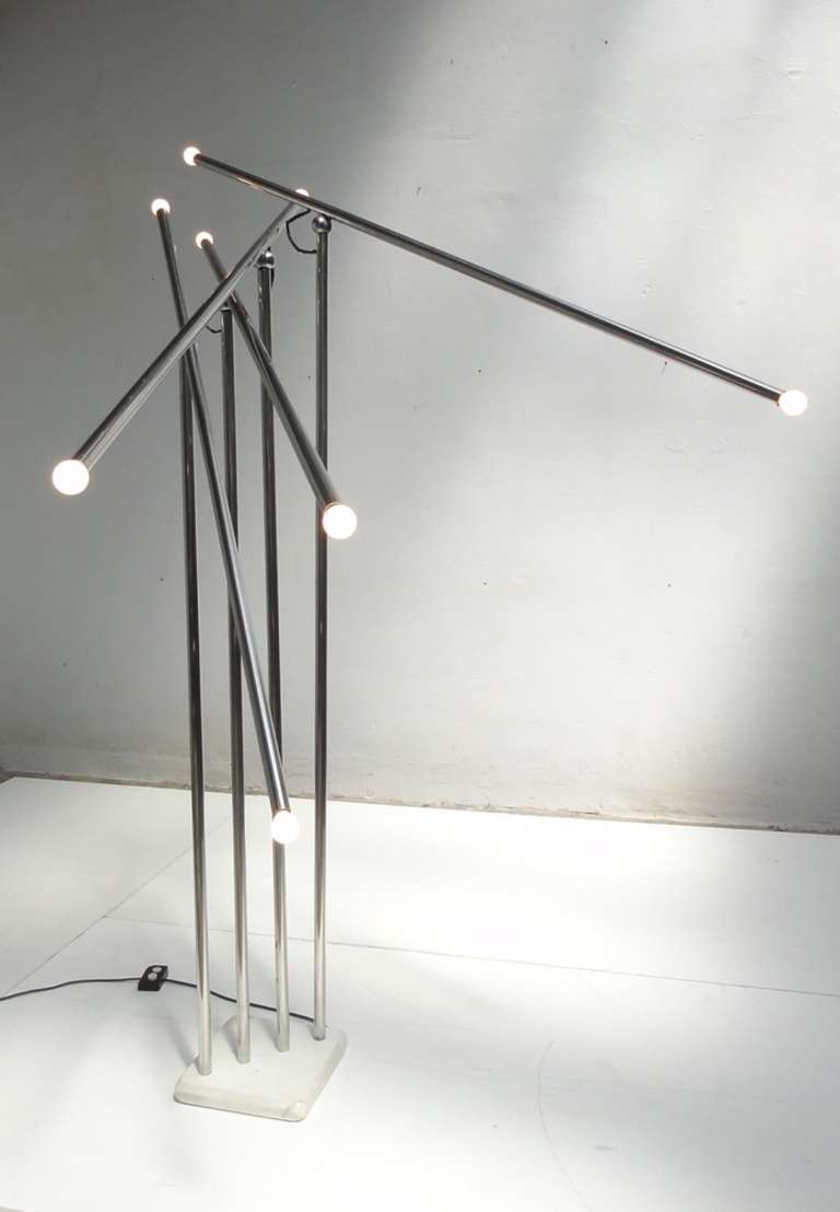 Italian Huge 'Giraffa' sculptural floor lamp, adjustable arms , S.Moscheni, Italy, 1972