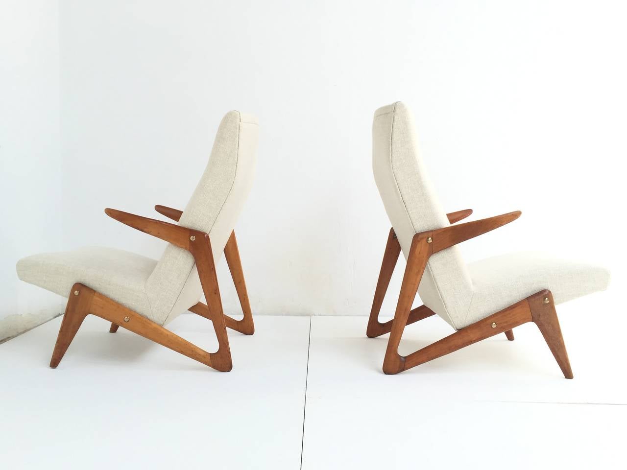 Carved Superb 1950s Walnut Morphic Grasshopper Lounge Chair Attr. to Alfred Hendrickx