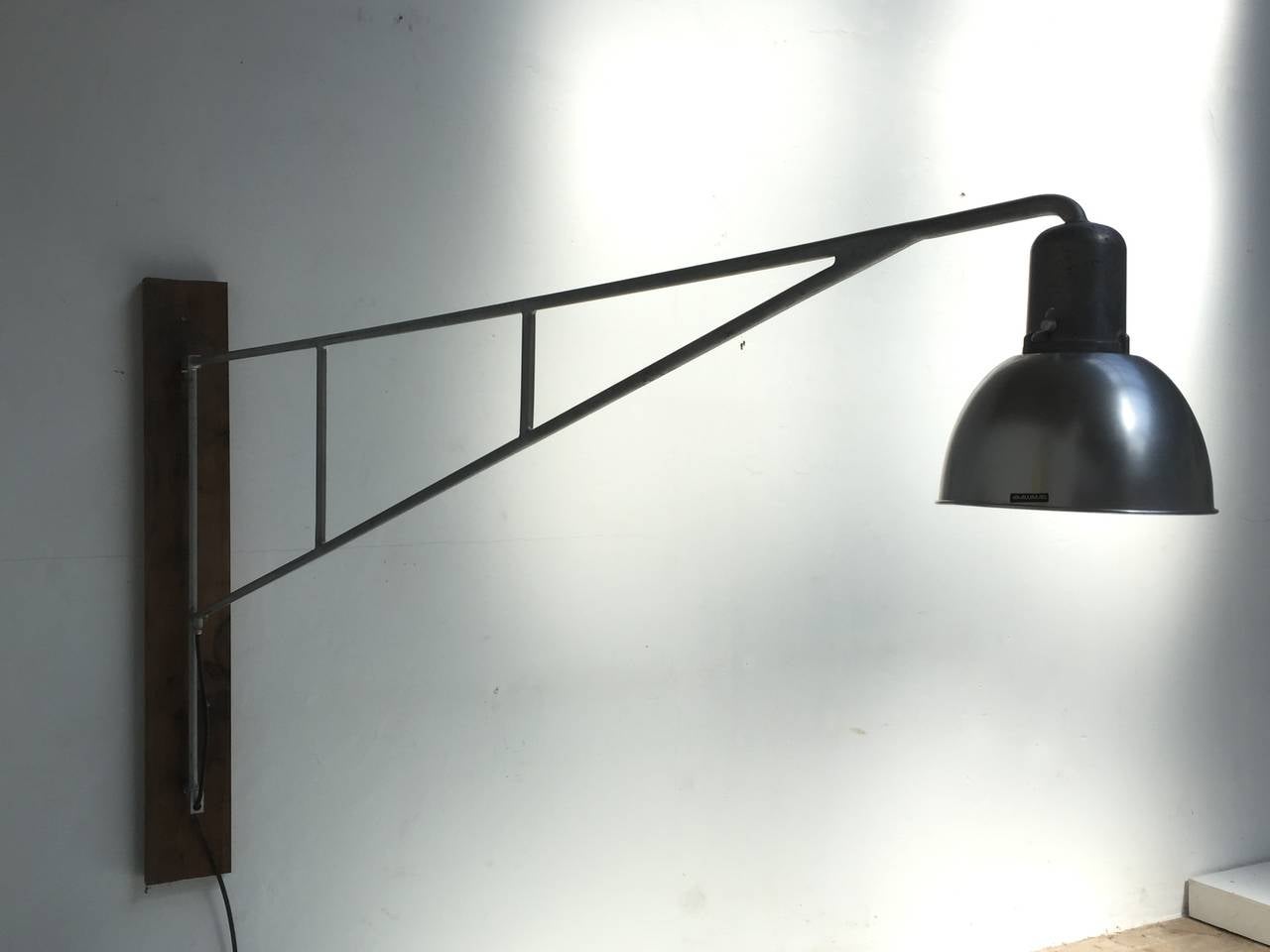 Stunning Large Swiss Industrial Alumag Belmag Swing Jib Lamp In Good Condition For Sale In bergen op zoom, NL