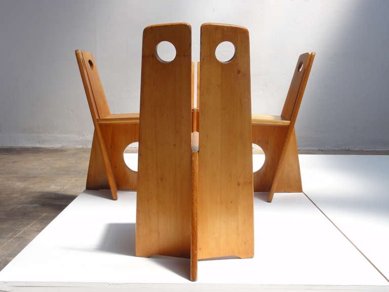 A rare set of 4 chairs with strong influences of the works of Gerrit Rietveld and Frank Loyd Wright.

This set can be dated circa 1970's.

Solid pinewood construction with geometric figures and construction.

