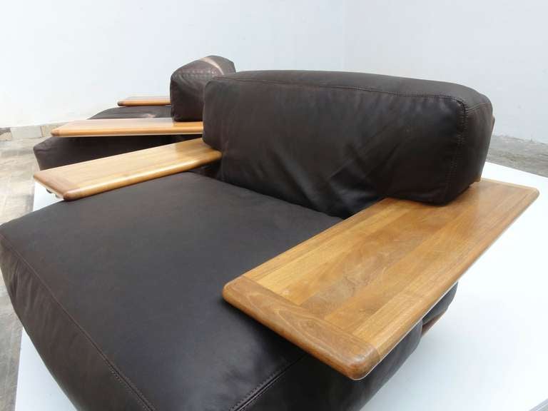 Late 20th Century Mario Bellini 'Pianura', Lounge Chairs, Brown Leather & solid Walnut, Cassina, 1971